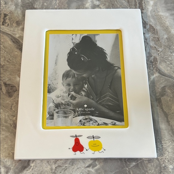 Kate Spade White Frame with Yellow Accent NWOT BLACK - Picture 1 of 6